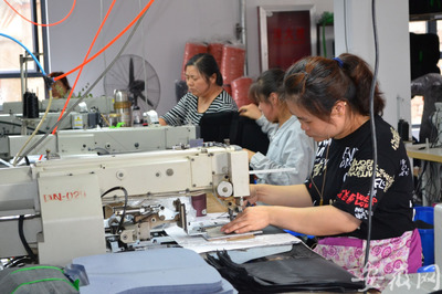 定遠“謀篇布局”助力扶貧攻堅，箱包銷售助10余萬人摘“貧困帽”